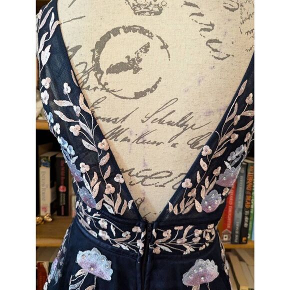 TLC Say Yes to the Prom Juniors' Embellished Floral Ballgown Dress Navy Size 5 - Picture 4 of 9